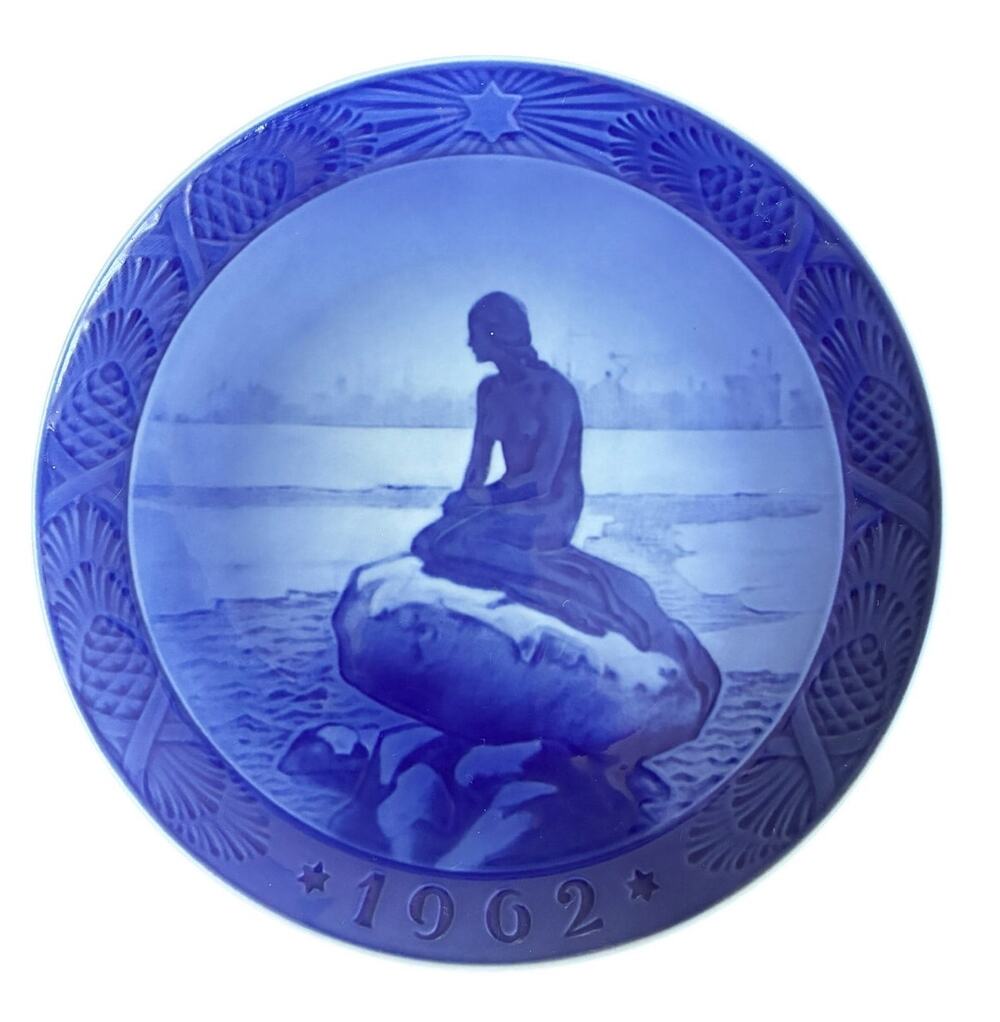 Vintage 1962 Royal Copenhagen Little Mermaid at Wintertime Collector Plate 7.25"